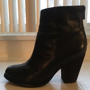 Arturo Chiang Black Heeled Bootie